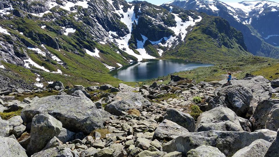 Gjeldfeskaret, utsikt ned mot Botnavatnet, 7 km